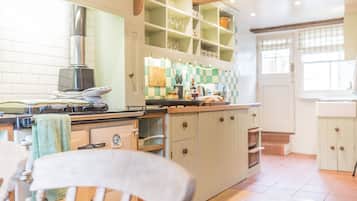 Cottage | Dapur pribadi | Lemari es, microwave, oven, dan kompor