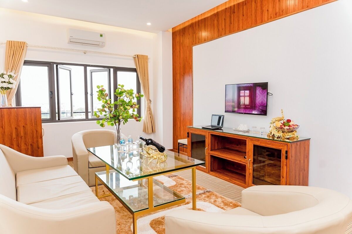 家庭套房 | 起居区 | 55-英寸LED 电视 （配备卫星频道）、电视