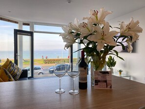 Living area - Eden Escapes Serviced Apartments (Morecambe)