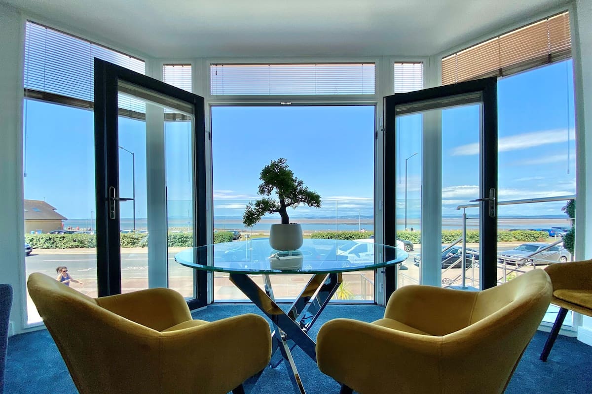 Luxury Apartment, 2 Bedrooms, Sea View | Living room