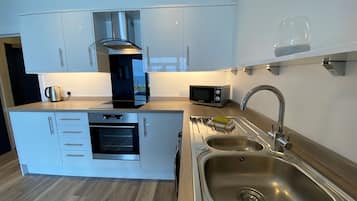 Luxury Apartment, 2 Bedrooms, Sea View | Private kitchen