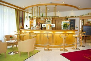 Bar (on property) - Park Hotel Laim Serviced Apartments (Munich)