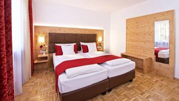 Apartment, 2 Bedrooms | In-room safe, desk, laptop workspace, soundproofing
