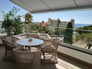 Outdoor dining - Modern ap near the beach and a few minues walk to Marbella center (Marbella)
