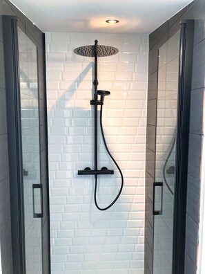 Combined shower/tub - Villa Tagarine (ETABLES SUR MER)