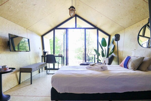 Solo Retreat 2 | Living area | Flat-screen TV