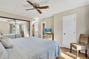 3 bedrooms, desk, iron/ironing board, free WiFi