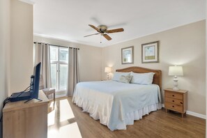 3 bedrooms, desk, iron/ironing board, free WiFi