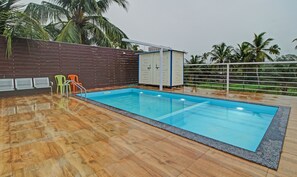Outdoor pool - Itsy Hotels La Prince Residency (Morjim)