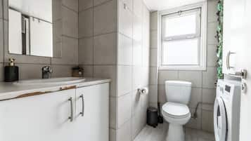 Standard Apartment | Bathroom