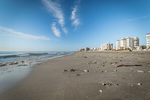 Beach - Sea-Esta Seaview Apartment (Larnaca)