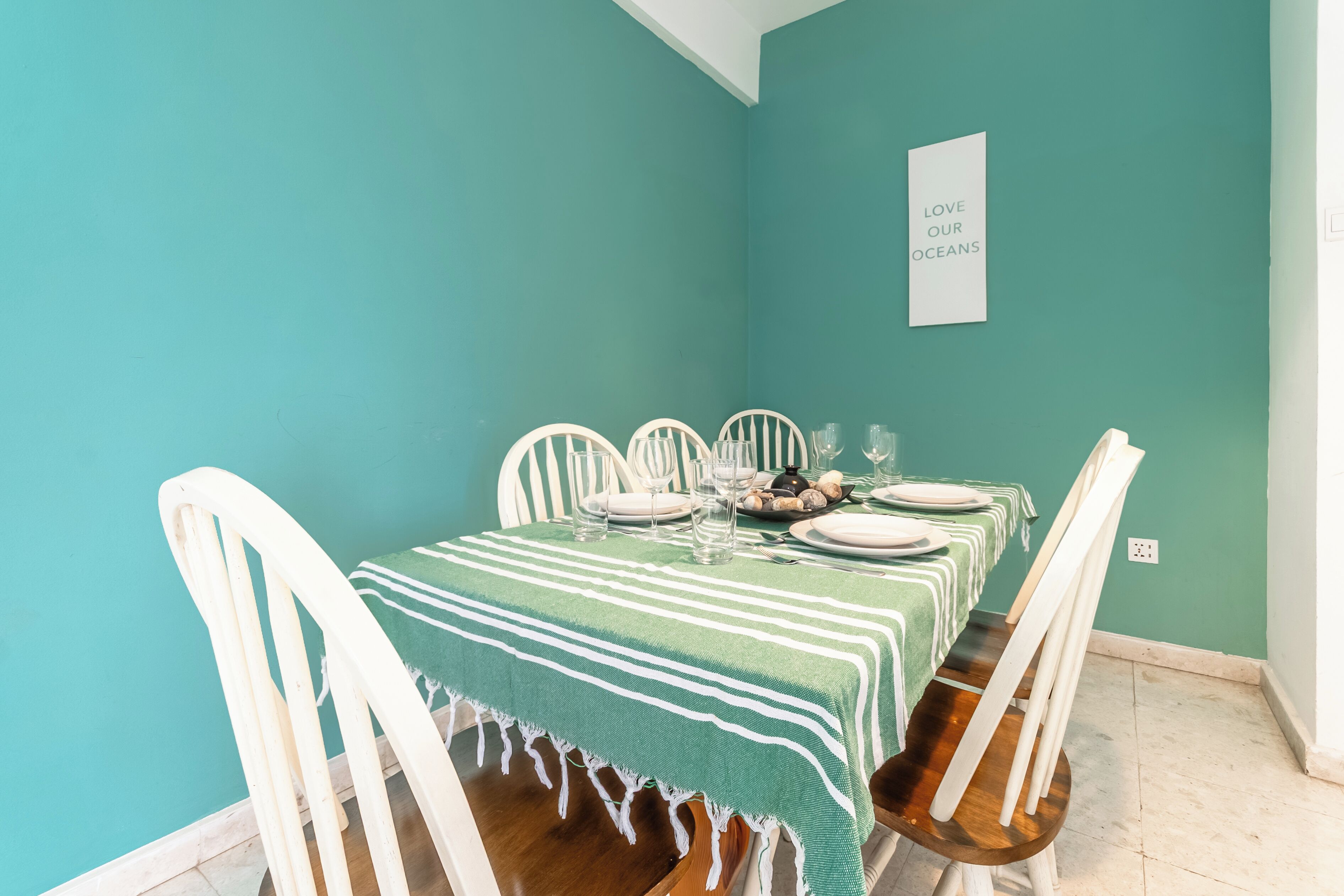 Standard-Apartment | Essbereich im Zimmer