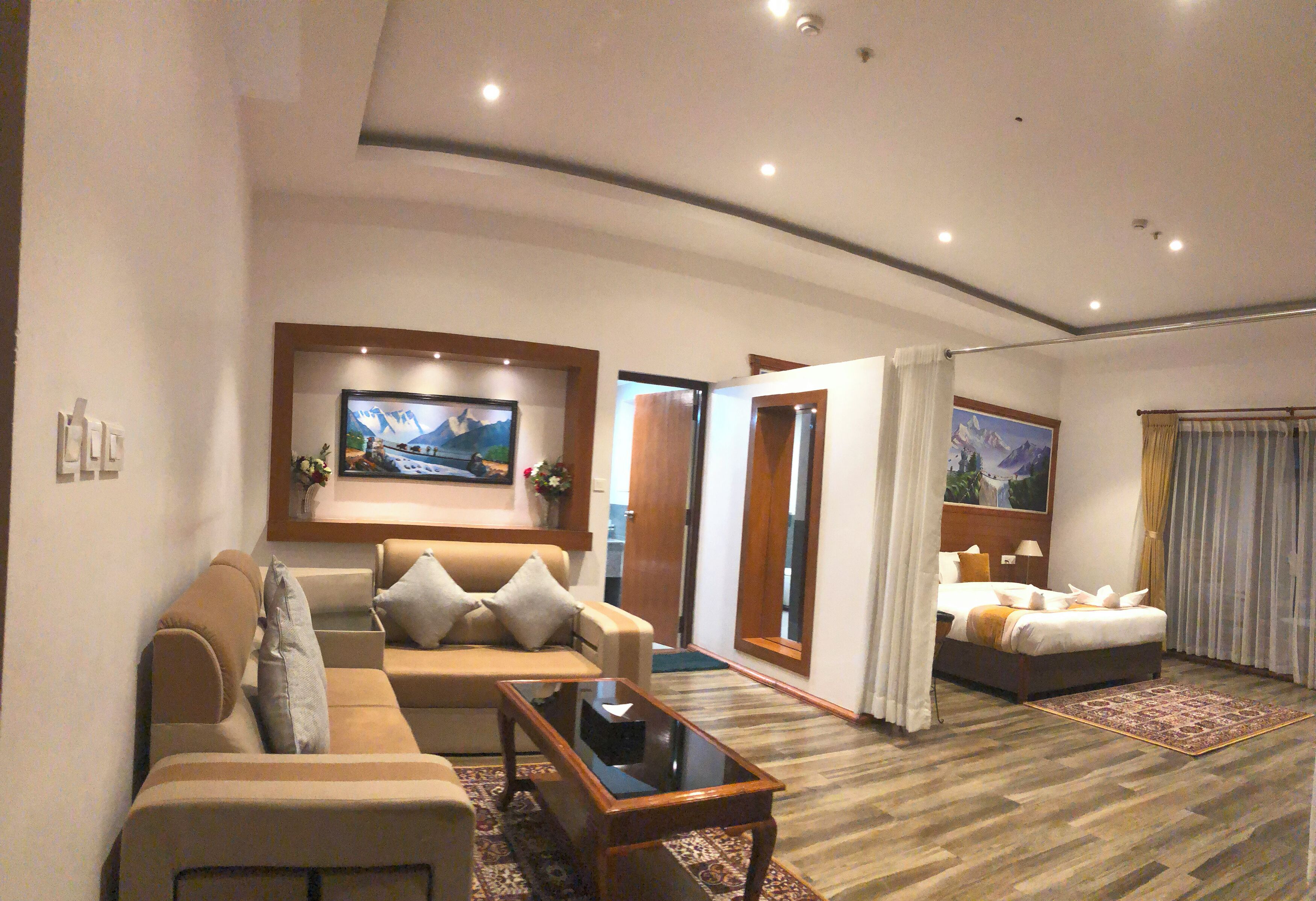 Presidential Studio Suite | Hypo-allergenic bedding, desk, iron/ironing board, free WiFi