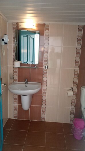 Basic Room, 1 Bedroom | Bathroom