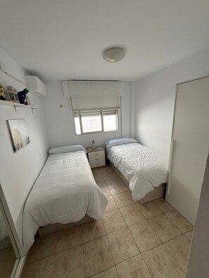 3 dormitorios, tabla de planchar con plancha, wifi gratis y ropa de cama