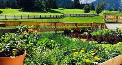 'Mösslhof Apartment Garden' with Mountain View & Wi-Fi