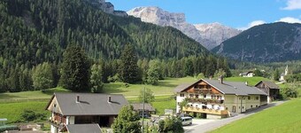 'Mösslhof Apartment Garten' mit Bergblick und WLAN