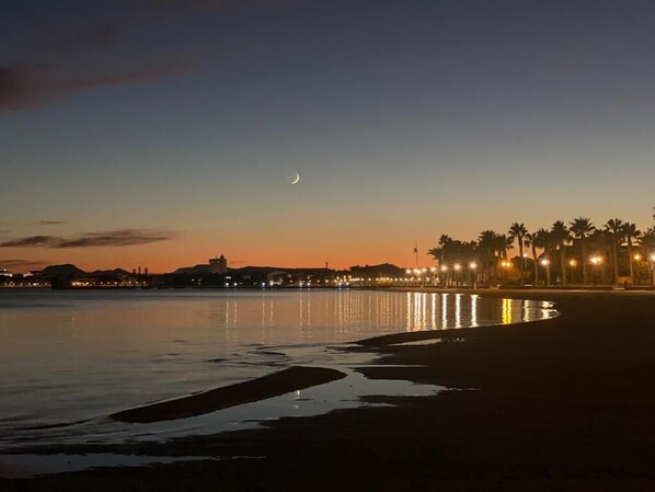 In Strandnähe, Liegestühle