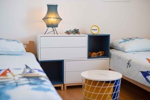 2 bedrooms, iron/ironing board, Internet