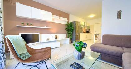 Holiday apartment with terrace and air conditioning