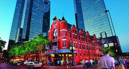 Perfect FTW Location | Chic Loft Near Sundance Sq