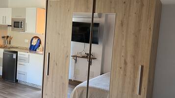 1 slaapkamer, een strijkplank/strijkijzer, reisbedje, wifi