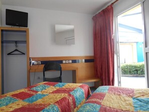 Individually furnished, desk, laptop workspace, soundproofing - Fasthotel Maçon Nord (Macon)