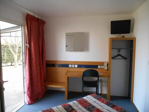 Double Room | Individually furnished, desk, laptop workspace, soundproofing - Fasthotel Maçon Nord (Macon)