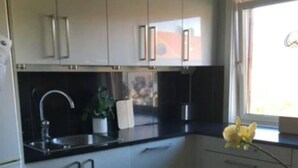 Refrigerador, microondas, placa de cocina, tostadora