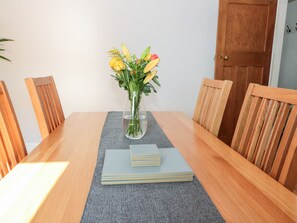 Cottage | Dining