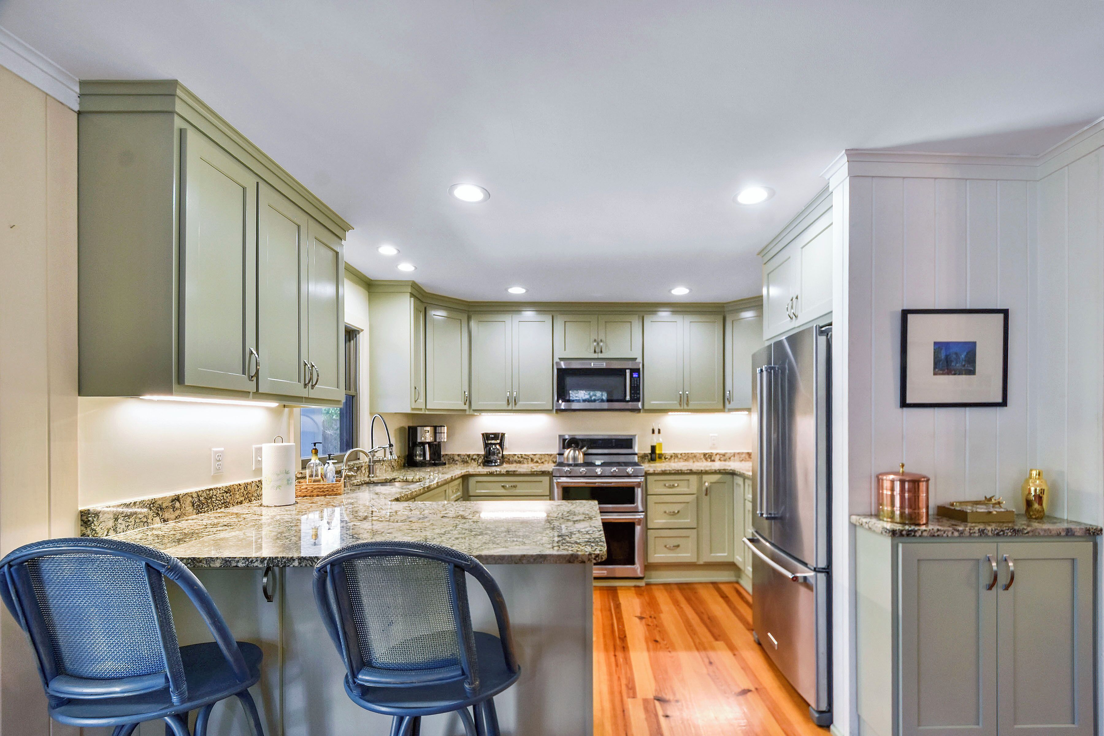 冰箱、微波炉、烤箱、炉灶