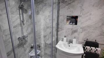 House | Bathroom | Shower, hair dryer, towels