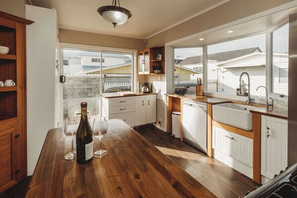 Réfrigérateur, micro-ondes, four, lave-vaisselle