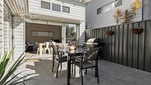 Outdoor dining - The Oasis of Calm by Experience Jervis Bay (Huskisson)