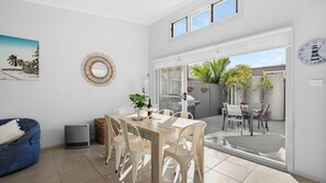 Outdoor dining - The Oasis of Calm by Experience Jervis Bay (Huskisson)