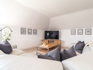 Cottage | 3 bedrooms, individually decorated, individually furnished, free WiFi - Penthouse 23 (Newquay)
