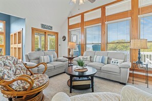 Smart-TV, Tischfußball, Tischtennisplatte