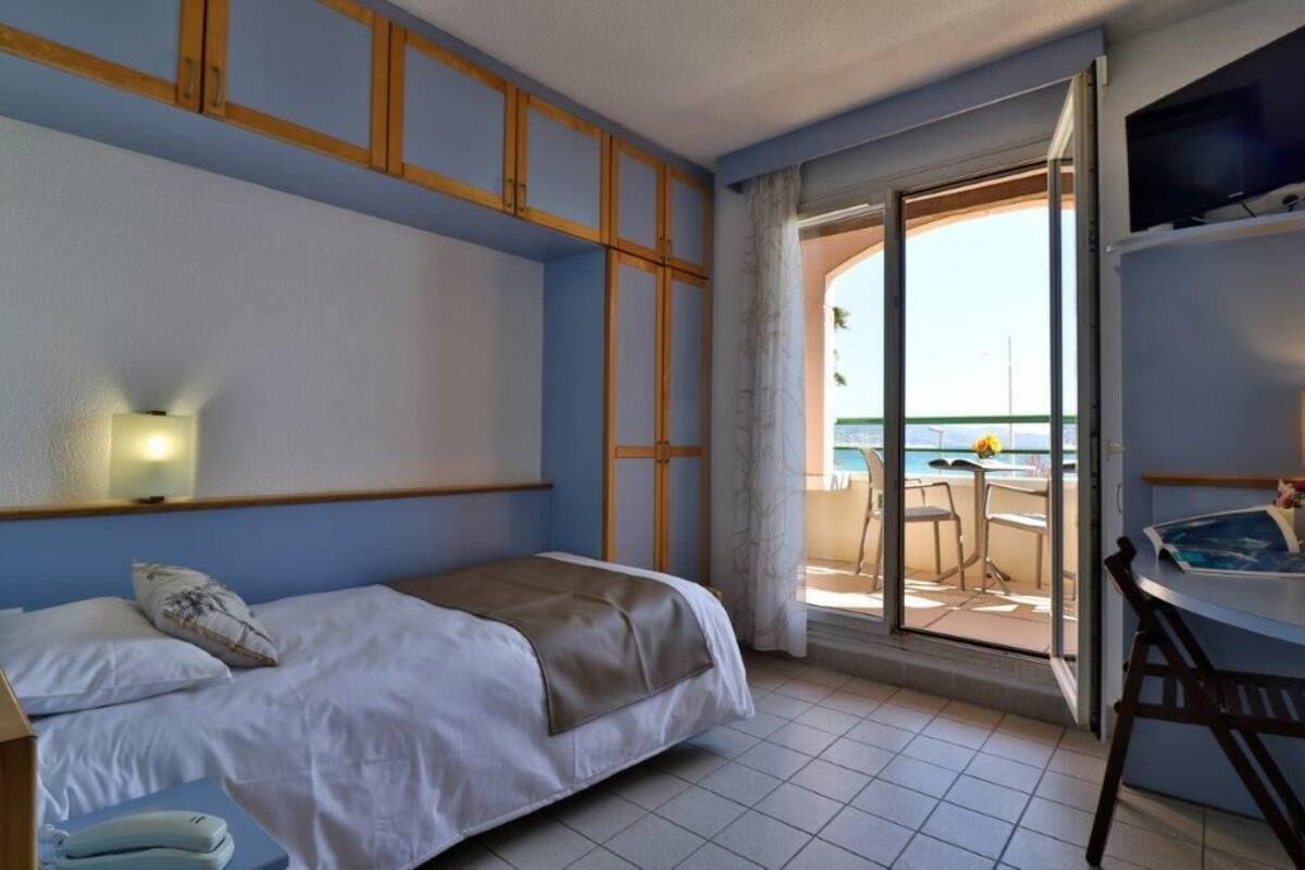 1 bedroom, in-room safe, free WiFi, bed sheets