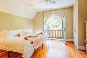 3 soveværelser, skrivebord, strygejern/strygebræt, weekendseng