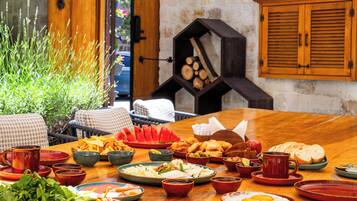 Free daily buffet breakfast