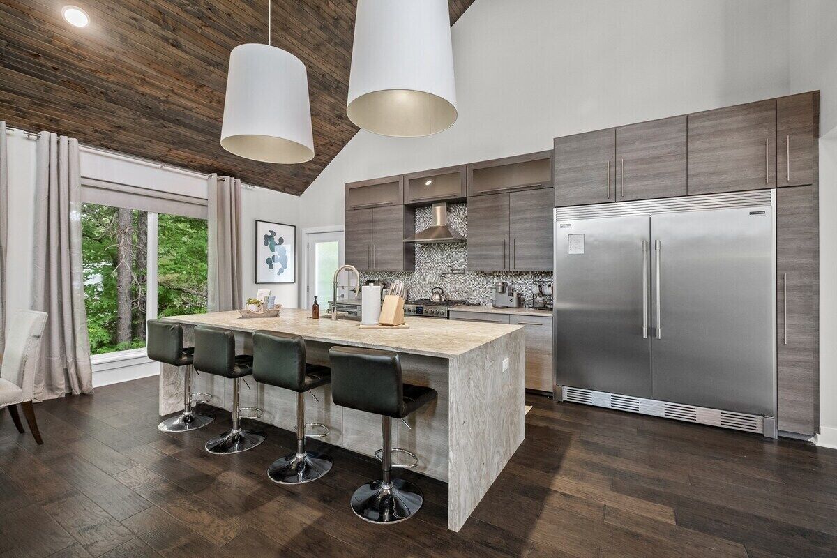 Geladeira, micro-ondas, fogão, cooktop