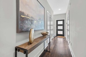 Interior - Fayetteview Rooftop Balcony Hot Tub 5 Min to DT (Fayetteville)