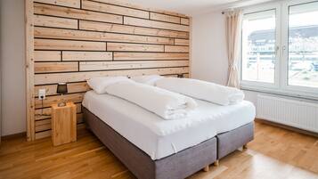 Design Condo, Non Smoking | 1 bedroom, blackout drapes, soundproofing, iron/ironing board