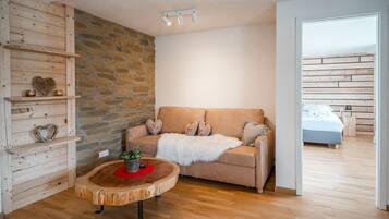 Kondominium Desain, Bebas Asap Rokok | Area keluarga | Televisi LED 43-inci dengan saluran TV satelit dan TV