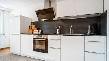 Kondominium Desain, Bebas Asap Rokok | Dapur pribadi | Lemari es besar, oven, kompor, dan mesin pencuci piring