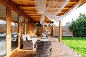 Outdoor dining - La chambre des REVES - N°2/3- SPA PRIVATIF en option en JUILLET, inclus en AOUT (Boucau)