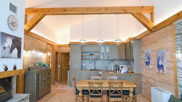 Deluxe-Chalet, 3 Schlafzimmer, Sauna, Bergblick | Eigene Küche | Kühlschrank, Mikrowelle, Ofen, Herdplatte