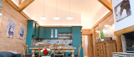 Deluxe Chalet, 3 Bedrooms, Sauna, Mountain View | Private kitchen | Fridge, microwave, oven, stovetop