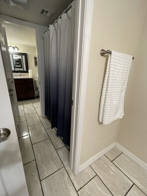 Combined shower/bathtub, towels, toilet paper