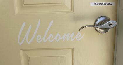 Sparkling! Walking distance to Sumter Landing,pools & more,or take our golf cart